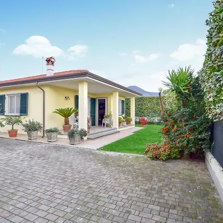 Lovely In Capezzano With Kitchen Ferienhaus
