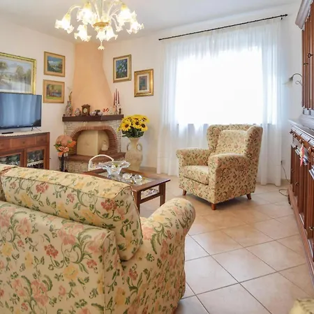 Lovely In Capezzano With Kitchen *